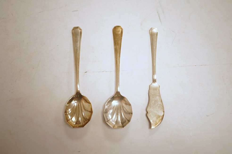An Elizabeth II part canteen of silver cutlery, by Mappin & Webb, comprising six of the following, tablespoons, table forks, dessert spoons, soup spoons dessert forks, coffee spoons, teaspoons, grapefruit spoons, fish fo